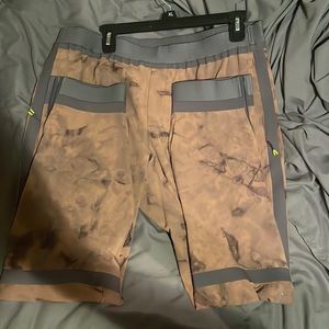 selling lululemon joggers never worn outside of house just don’t like the color